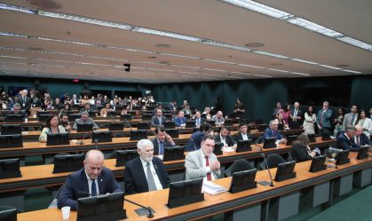 CCJ da Câmara adia análise da PEC da Segurança Pública