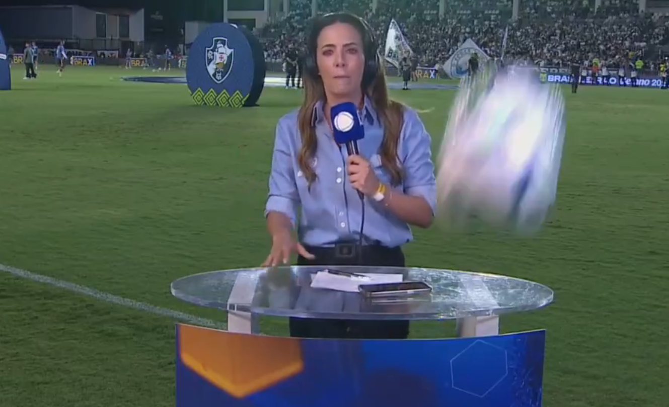 Paloma Tocci quase é atingida por bola durante transmissão