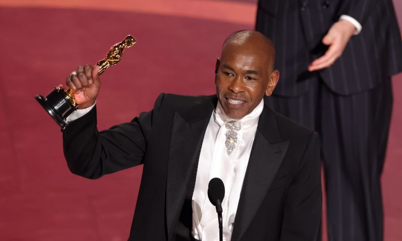 Paul Tazewell venceu o Oscar de Melhor Figurino no Oscar 2025 • Kevin Winter/Getty Images