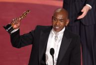 Figurinista de "Wicked" se torna 1º homem negro a vencer Oscar de Figurino