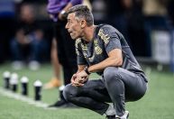Caixinha explica ausência de Neymar em eliminação: "Desconforto"