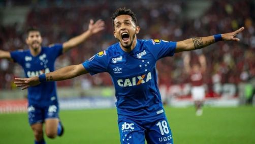 Rafinha durante partida do Cruzeiro