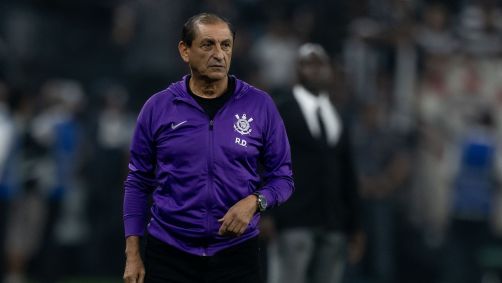 Ramón Díaz durante eliminação do Corinthians diante do Barcelona-EQU