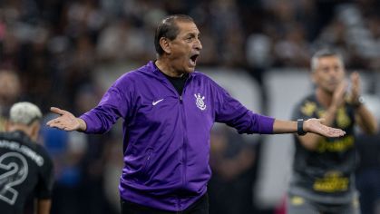 Ramón Díaz durante vitória do Corinthians sobre o Santos na semifinal do Campeonato Paulista