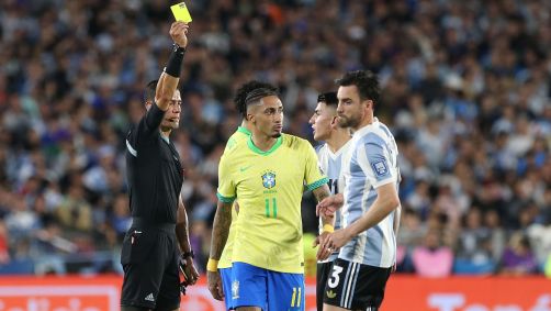 Raphinha durante Brasil x Argentina pelas Eliminatórias