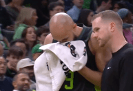 Derrick White perde dentes em jogo dos Celtics