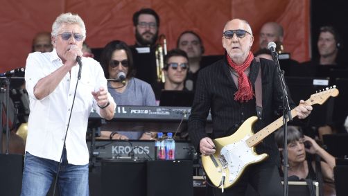 Roger Daltrey (esq.) e Pete Townshend (dir.), do The Who, se apresentando durante o New Orleans Jazz & Heritage Festival, em 2022