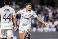 Sem Neymar, Santos goleia Coritiba em amistoso
