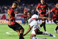 Calleri perde pênalti, e São Paulo empata com Sport pelo Brasileirão