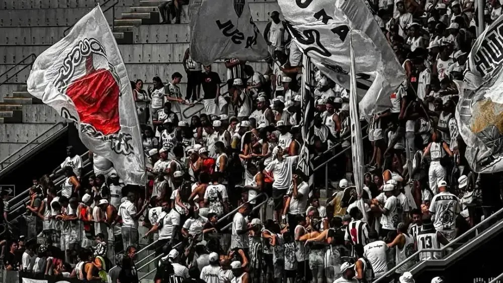 Torcida do Atlético-MG durante teste na Arena MRV