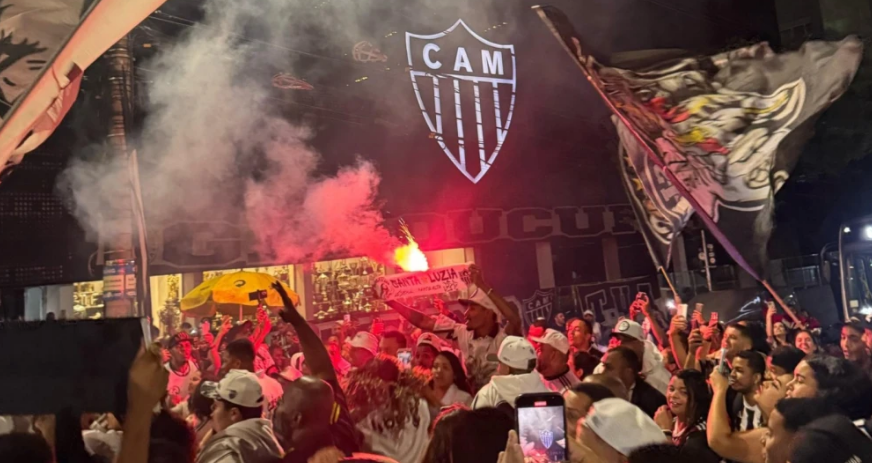 Torcedores do Galo fazem vigília
