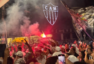 Torcedores celebram aniversário do Atlético-MG com festa na sede do clube