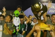 Troféu do Campeonato Paraibano quebra durante comemoração do Sousa