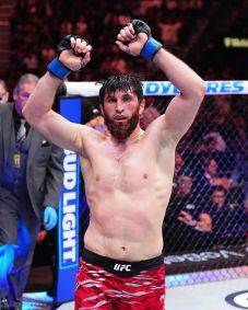 UFC-Poatan-Ankalaev-2 UFC: brasileiro sofre golpe proibido e luta termina sem resultado