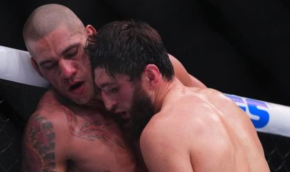 Poatan perdeu o cinturão, de forma unânime, no UFC 313