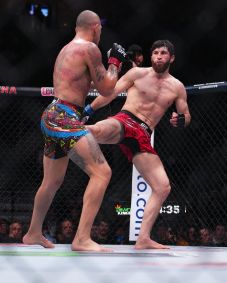 UFC-Poatan-Ankalaev-6 UFC: brasileiro sofre golpe proibido e luta termina sem resultado