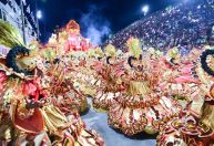 Enquete: qual foi a melhor escola de samba da 1ª noite do Rio de Janeiro?