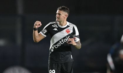 Vasco vence Santos, de virada, pelo Brasileirão 2025