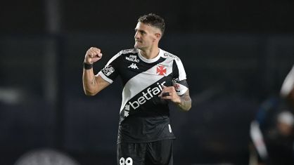 Vasco vence Santos, de virada, pelo Brasileirão 2025