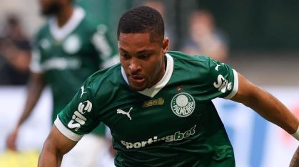 Vitor Roque, do Palmeiras, durante partida contra o Botafogo