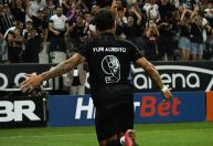 Corinthians x Barcelona: artilheiro do Timão estará ou não em campo?