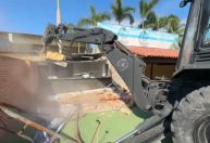 Vídeo: 'Resort de luxo' de Peixão é demolido no Complexo de Israel, no Rio