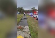 Mulher é surpreendida por tornado enquanto dirige nos EUA; veja vídeo