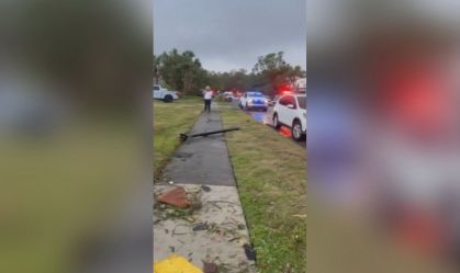 Mulher é surpreendida por tornado enquanto dirige nos EUA; veja vídeo