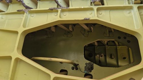 Acesso ao tanque de combustível da aeronave