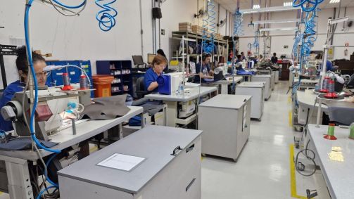 Oficina de tapeçaria do centro de manutenção da Latam em São Carlos (SP)