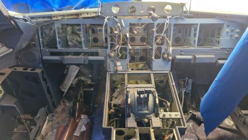 Cabine de um A320 da Latam foi desmontada para que os alunos possam ver como funciona um avião por dentro