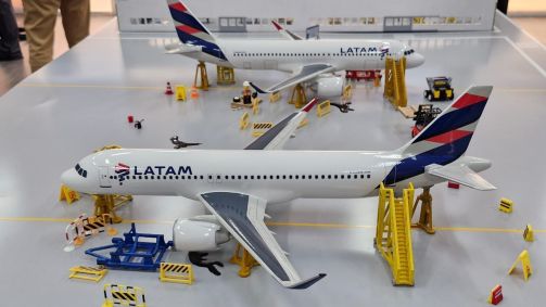 Maquetes de aviões utilizadas para treinamento de mecânicos na escola da Latam em São Carlos (SP)