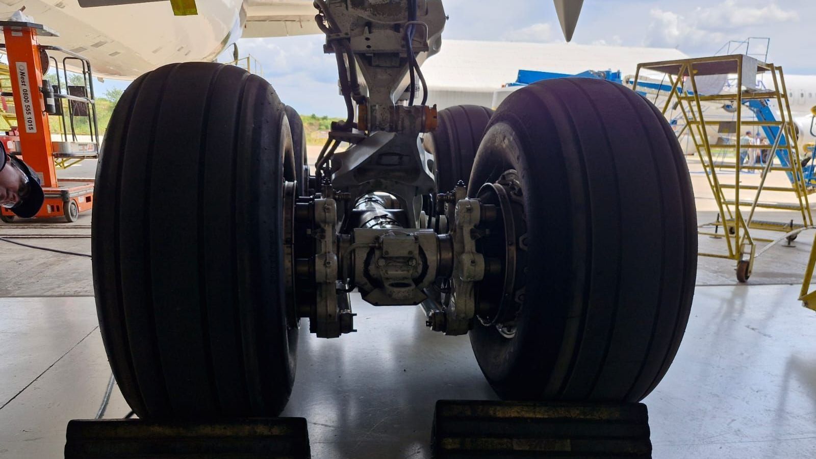 Pneu de um Boeing 767 • Fábio Munhoz/CNN