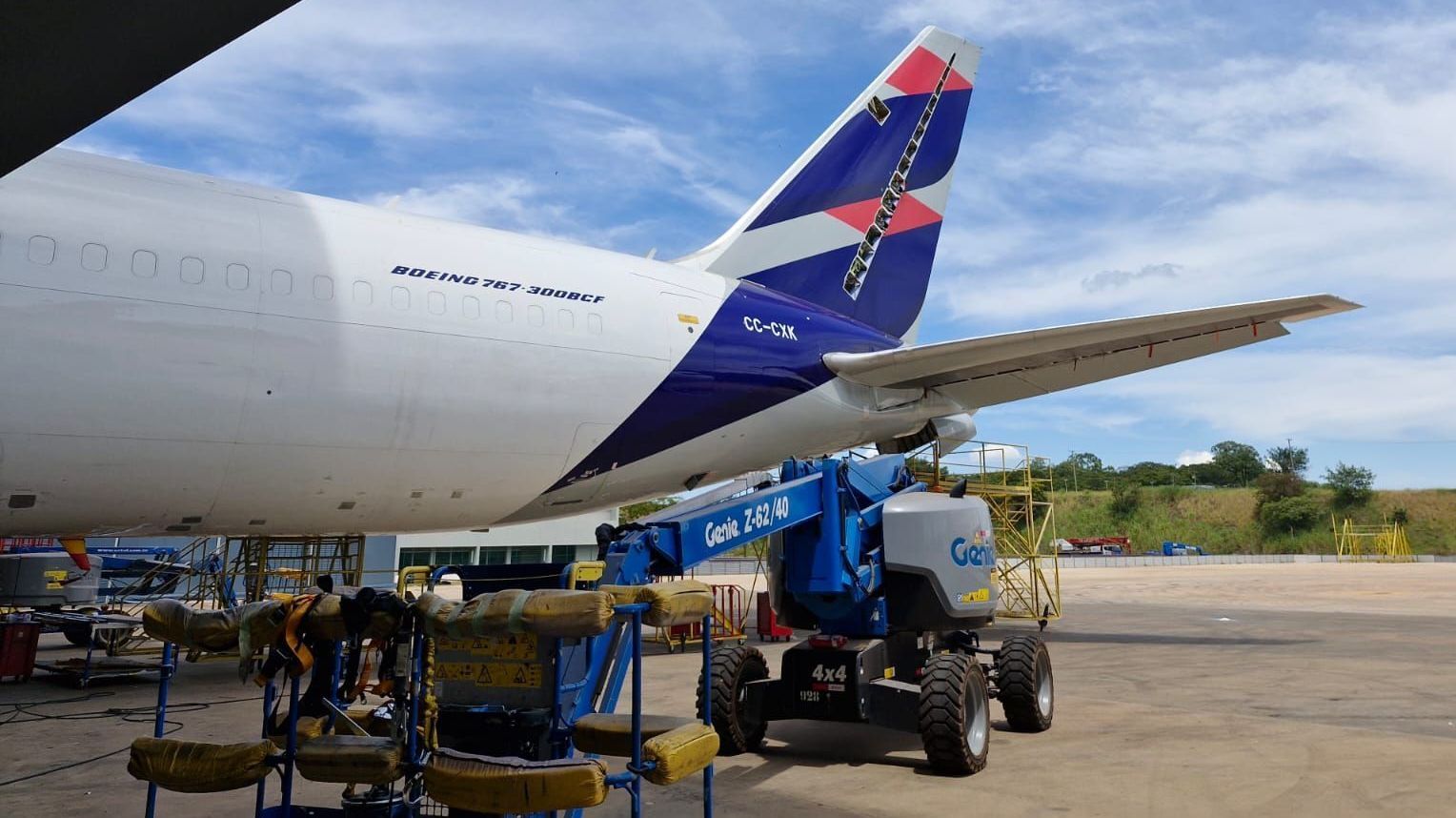 Caixa-preta fica localizada na parte traseira do avião • Fábio Munhoz/CNN