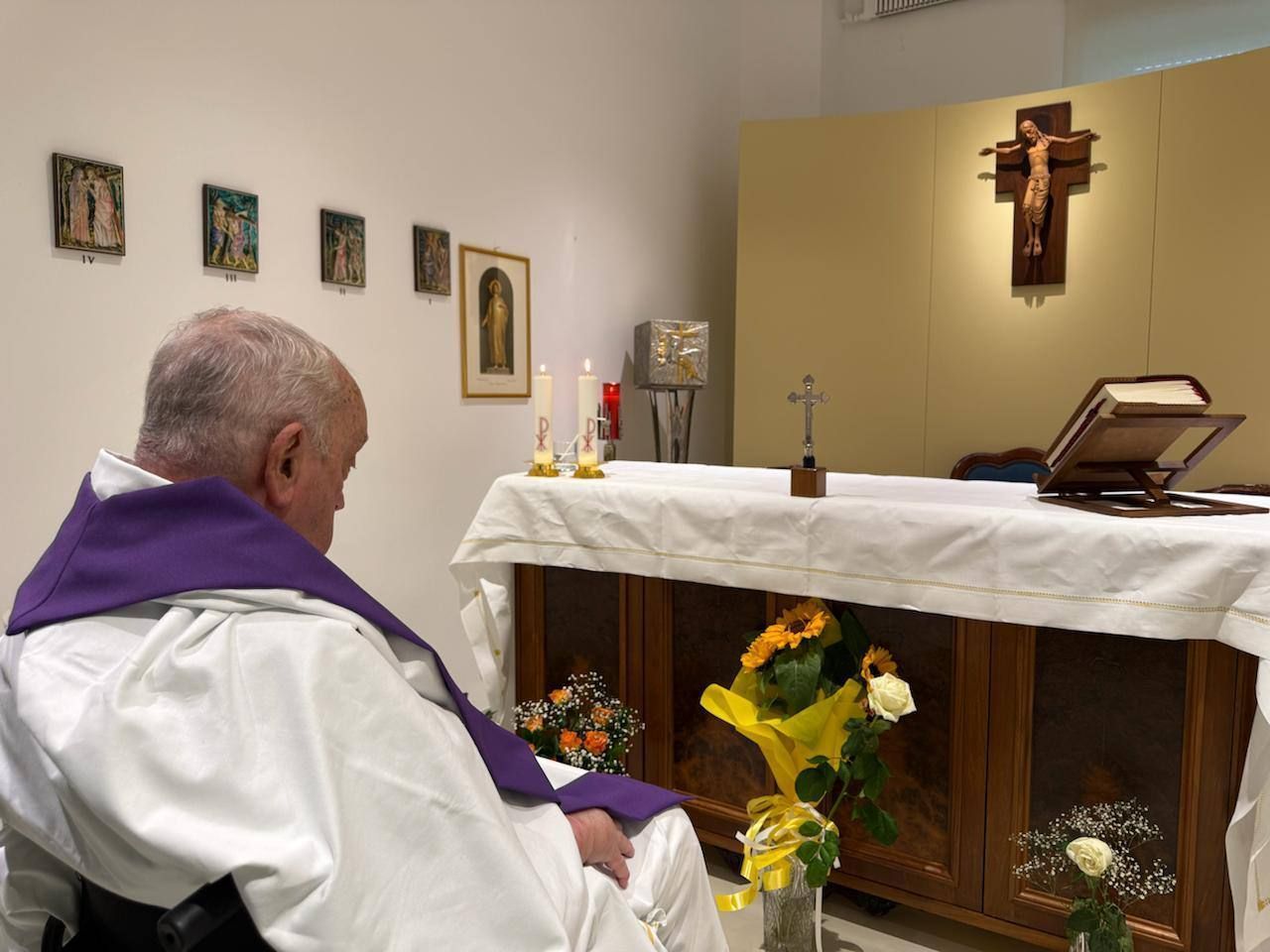 Papa Francisco em missa na capela do hospital