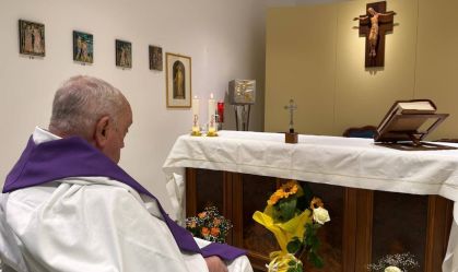 Papa Francisco em missa na capela do hospital