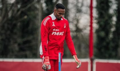 Carlos Miguel, goleiro do Nottingham Forest, voltou a treinar com bola após lesão