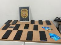 Peruanos que roubavam celulares no transporte público são presos no DF