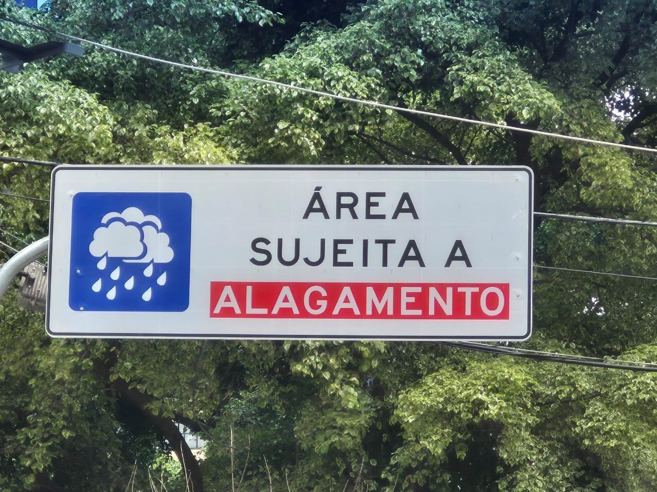 Imagem de destaque do post: Área sujeita a alagamento. E daí?