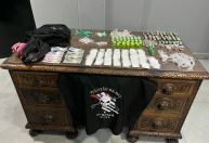 Dupla é presa com quase 400 porções de drogas após tentativa de fuga em SP