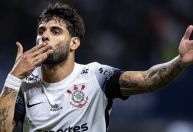 Corinthians surpreende Palmeiras no Allianz Parque e sai na frente na final
