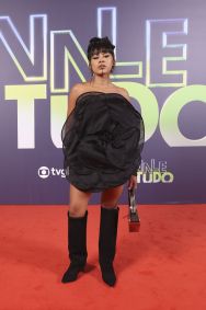 Atriz Ywyzar Guajajara, que interpreta Flávia, na festa de lançamento do remake de &quot;Vale Tudo&quot;