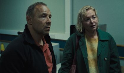 (Da esquerda para a direita) Stephen Graham como Eddie Miller e Christine Tremarco como Manda Miller em "Adolescência"