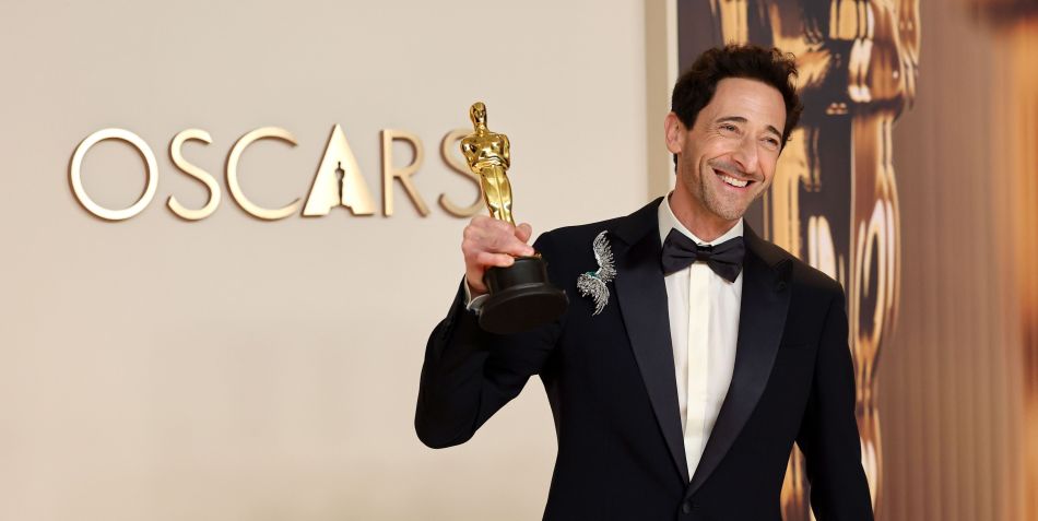 Adrien Brody venceu o segundo Oscar da carreira pelo papel em "O Brutalista" • Mike Coppola/Getty Images