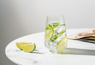 Água tônica faz mal ou bem? Nutricionista responde