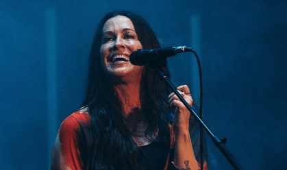 Após Lolla, Alanis Morissette diz que "se sente em casa" em São Paulo