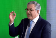 Chego com obsessão de reduzir tempo de espera de atendimento, diz Padilha