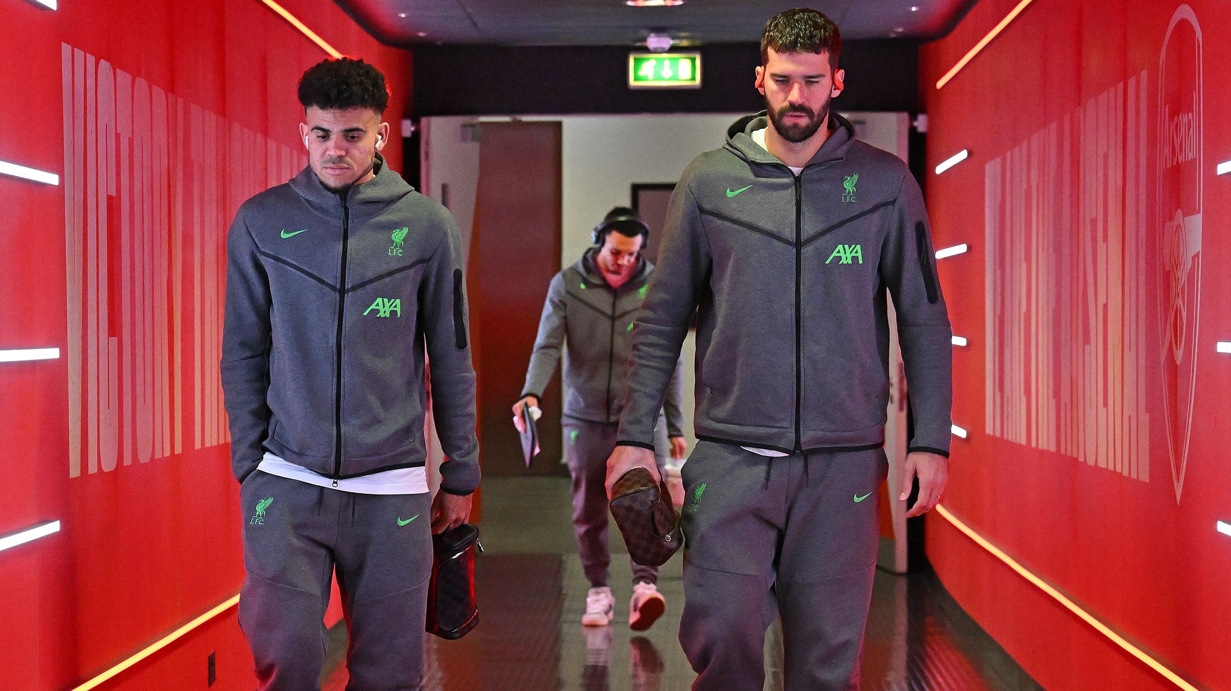 Luis Díaz e Alisson, companheiros de Liverpool
