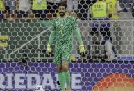 Por que Alisson foi cortado? Veja o que diz o protocolo de concussão