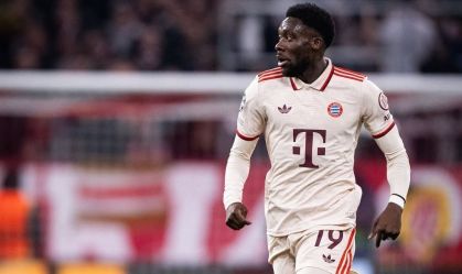 Alphonso Davies em ação pelo Bayern de Munique